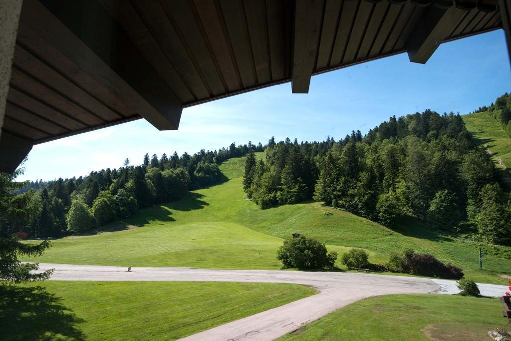 Hotel Les Buttes ヴォントロン エクステリア 写真